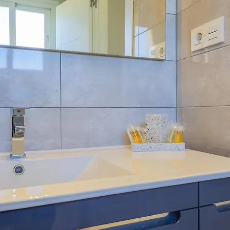 Cubo's Tennis Paradise Duplex Apartment